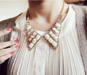 Fashion and Elegant Style Rhinestone and Ruby Embellished Faux Collar Necklace