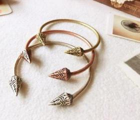 Retro Punk Style Arrows Shape Bracelet